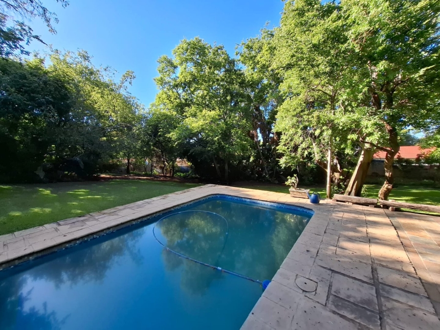 5 Bedroom Property for Sale in Protea Park North West